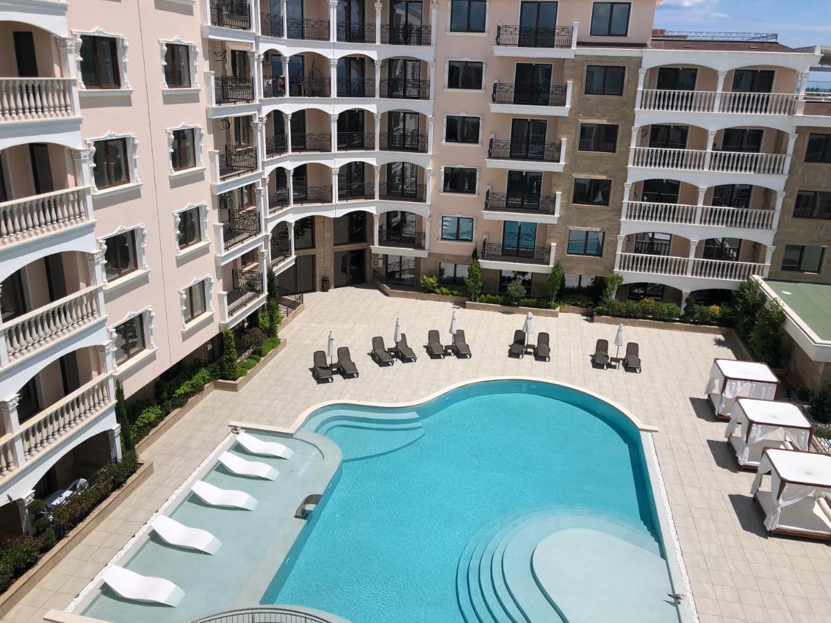Valencia Gardens Luxury Apartments 네세부르 외부 사진