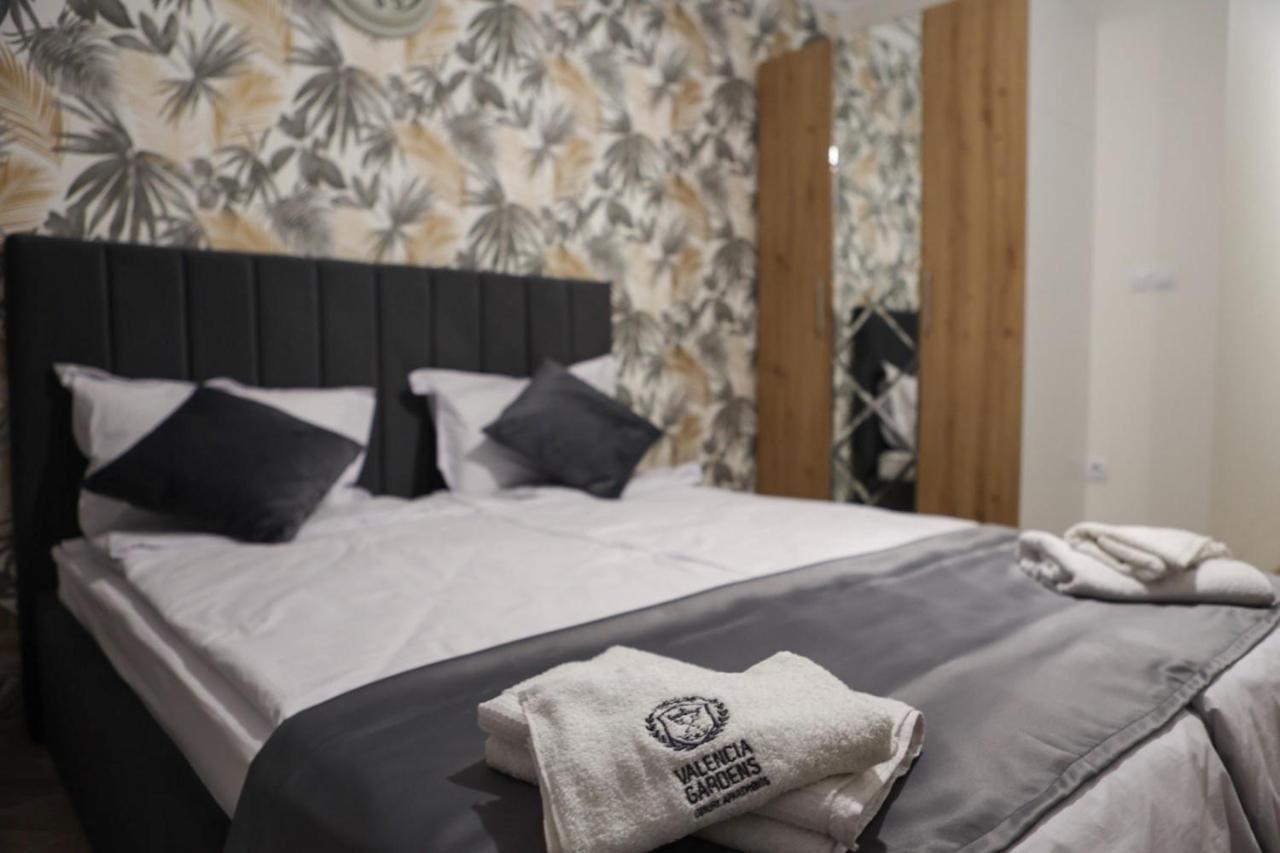 Valencia Gardens Luxury Apartments 네세부르 외부 사진