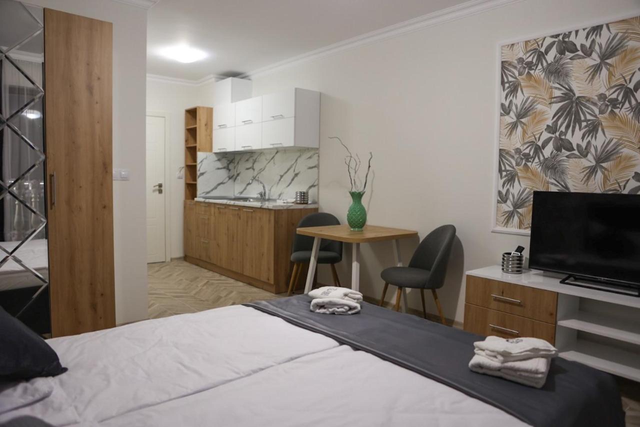 Valencia Gardens Luxury Apartments 네세부르 외부 사진