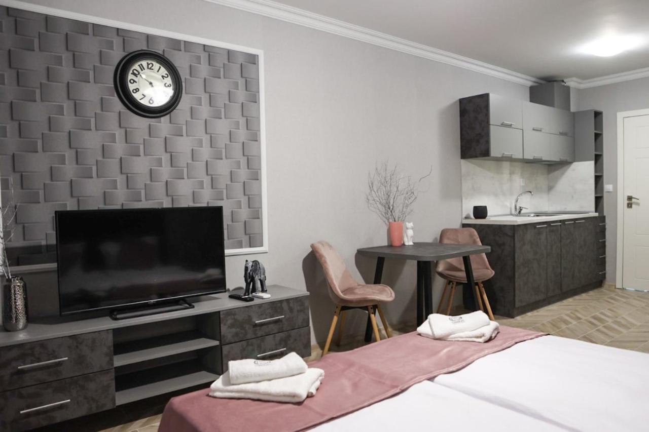 Valencia Gardens Luxury Apartments 네세부르 외부 사진