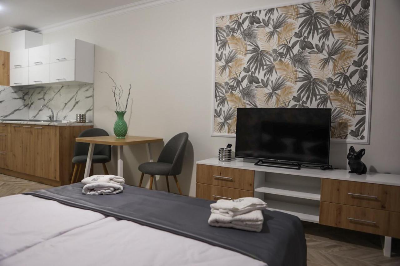 Valencia Gardens Luxury Apartments 네세부르 외부 사진