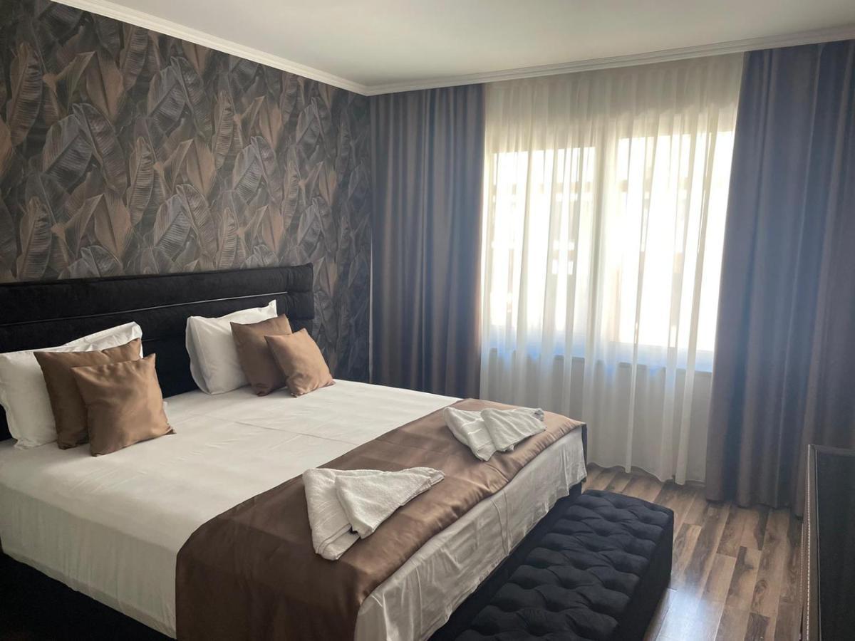Valencia Gardens Luxury Apartments 네세부르 외부 사진