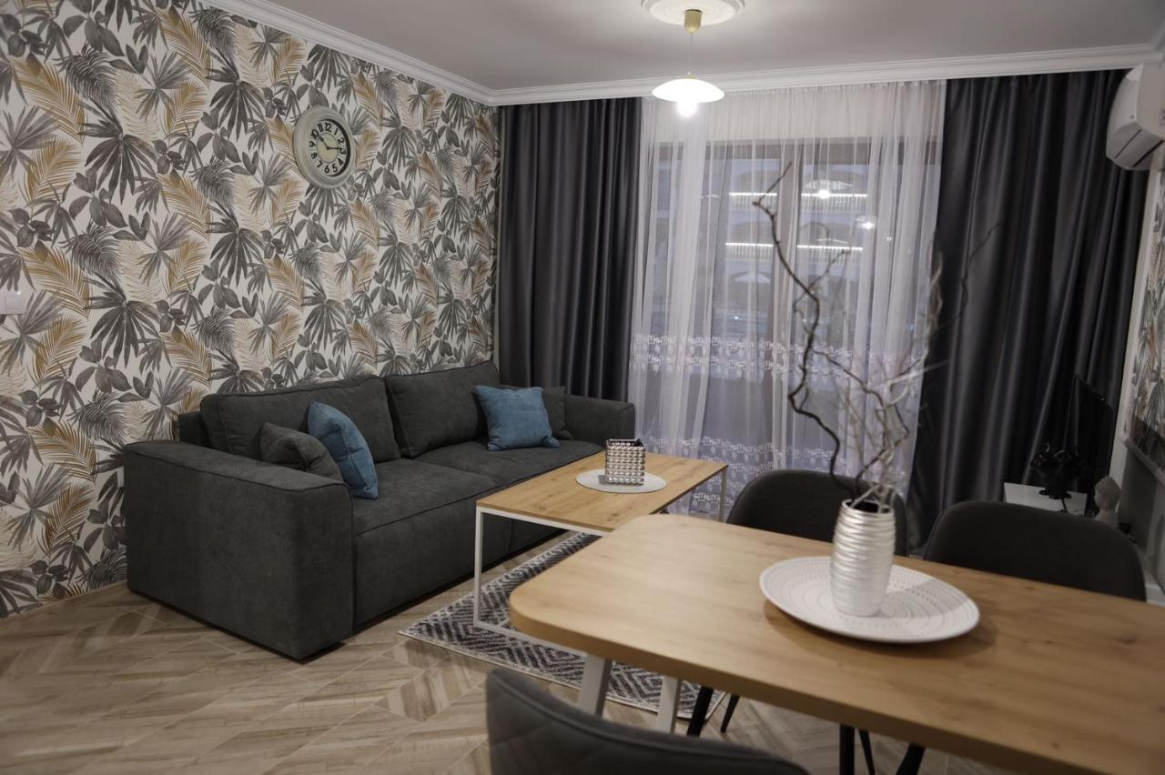 Valencia Gardens Luxury Apartments 네세부르 객실 사진